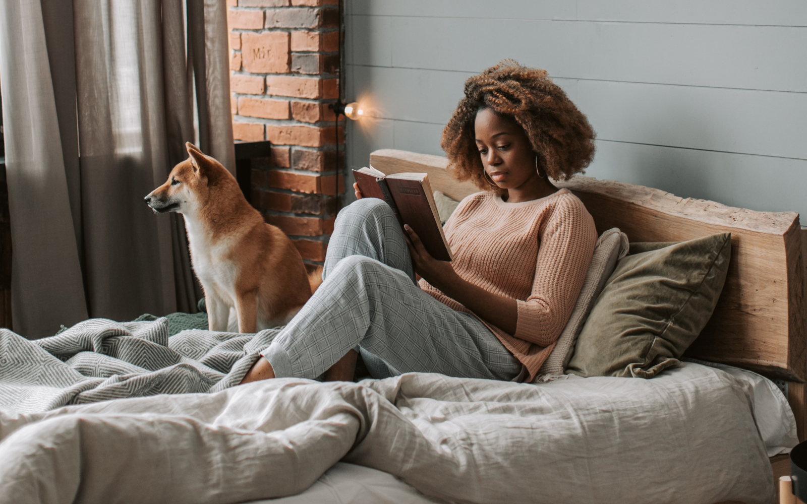 High cortisol is often blamed on diet and lifestyle choices — but can food actually lower cortisol? In this evidence-based guide, we break down what research says about nutrition, exercise, sleep, and stress.